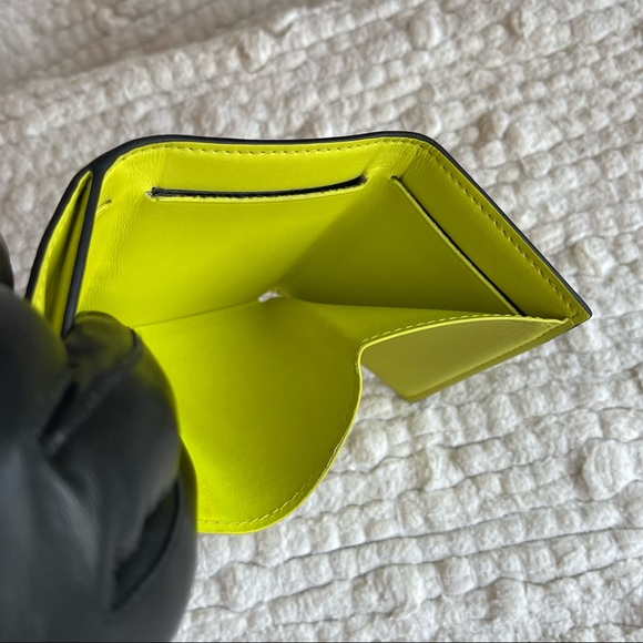 2019 Louis Vuitton Jaune Taigarama Discovery Mini Trifold Wallet - Picture 9 of 16